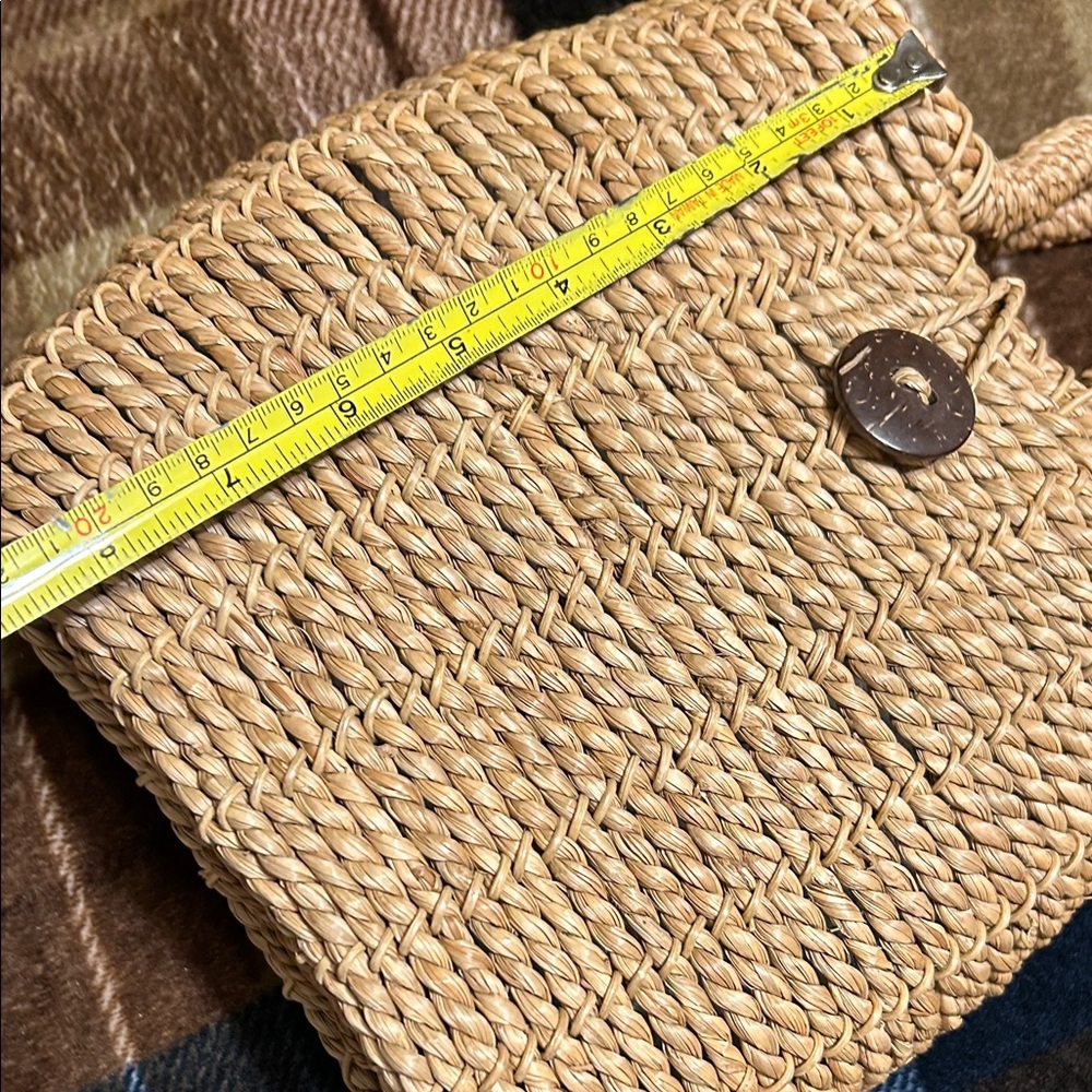 Chic Woven Tote Bag in Natural Tan - Picture 5 of 8
